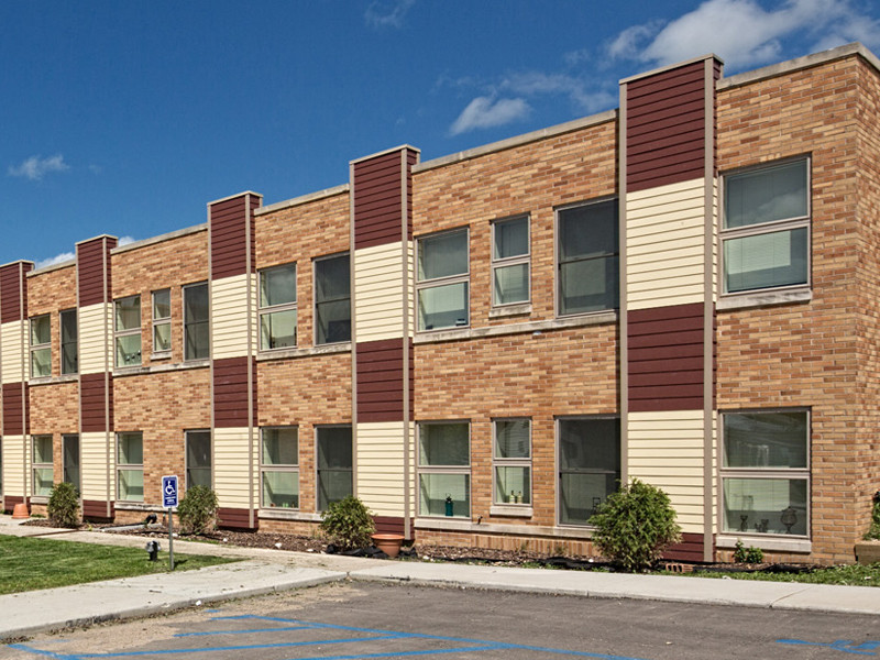 Building Photo - Linden Corners