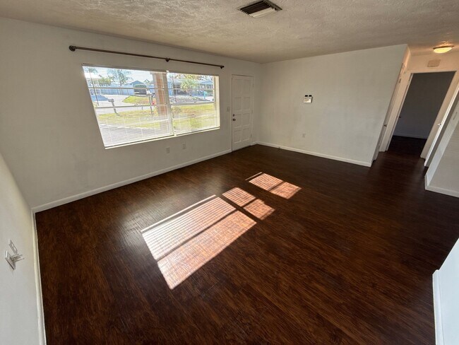 Building Photo - 90 S Davis St