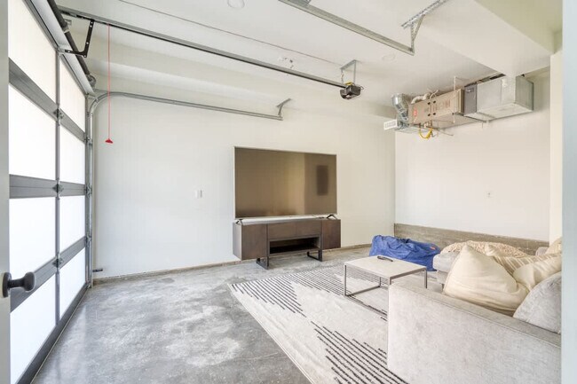 Foto del edificio - 516 NE 56th Ave