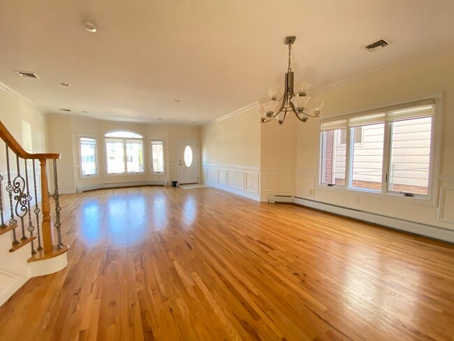 Building Photo - 517A Lawn Ave