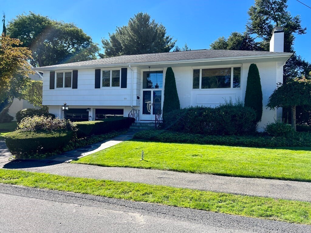 Primary Photo - 151 Woodbine Cir