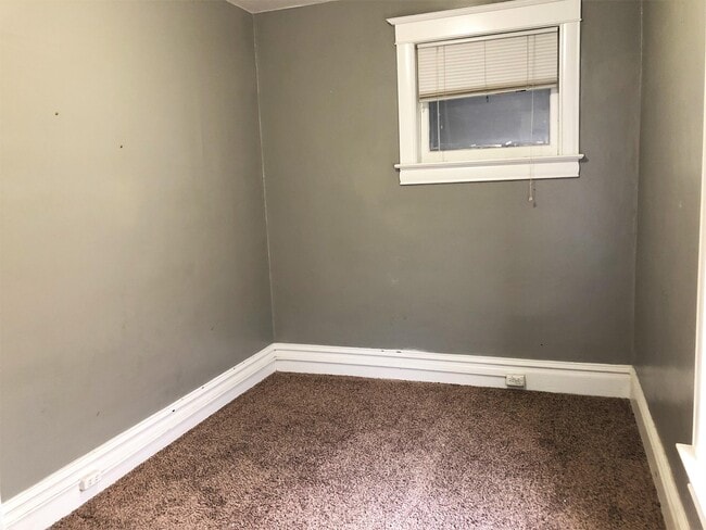 Building Photo - 460 E 300 S
