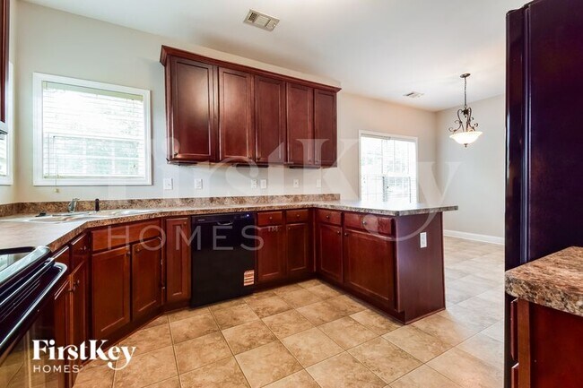 Foto del edificio - 6303 Spring Cove Dr