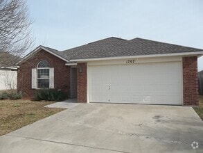 Building Photo - 1707 Oak Chase Trail