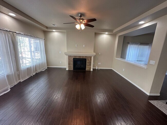 Building Photo - 3 Bed 3 bath house in Banning Lewis!