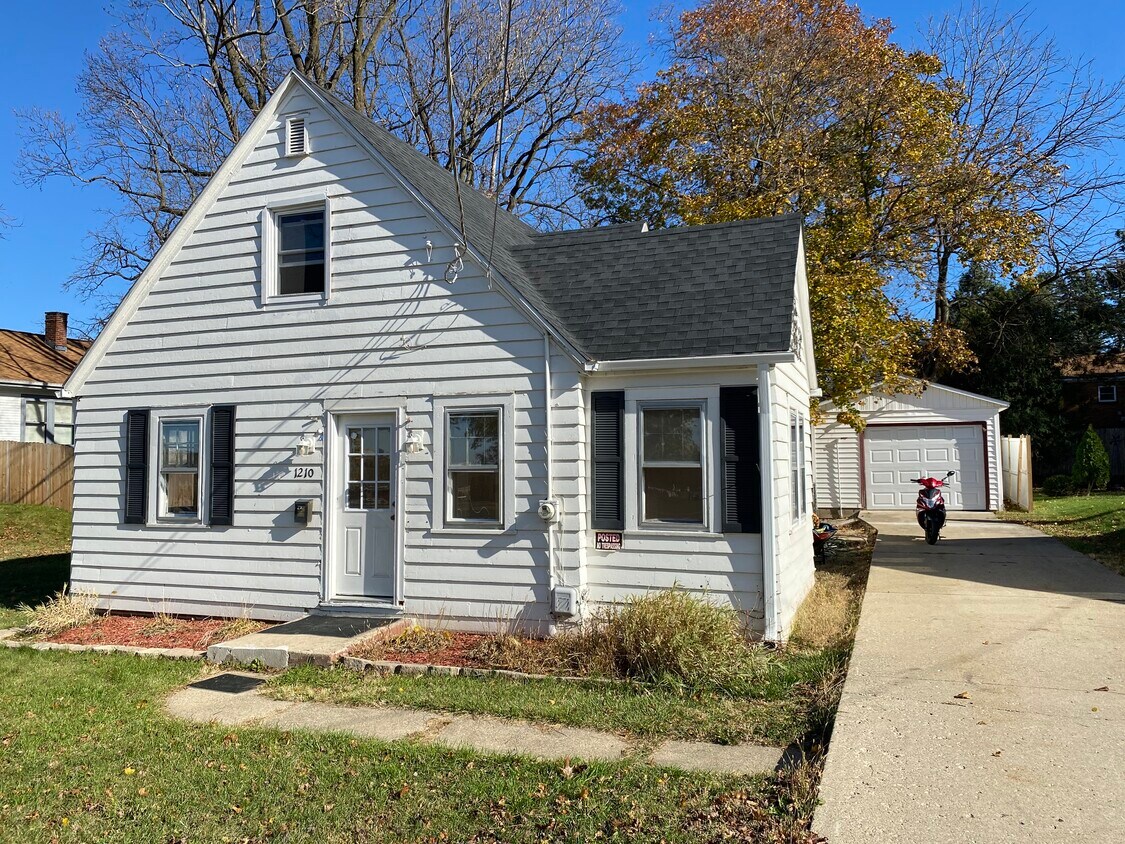 Primary Photo - 1210 28th St