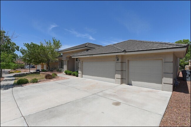 Foto del edificio - 1435 Cloud Ridge Dr