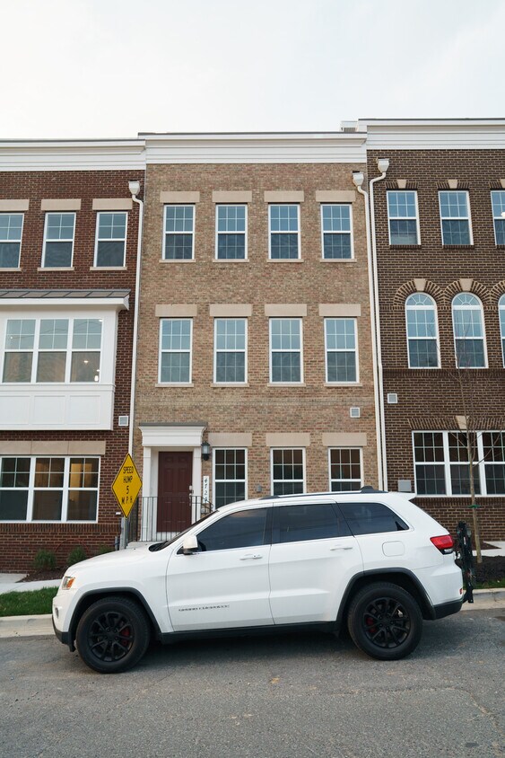 Primary Photo - 4725 Cherokee St