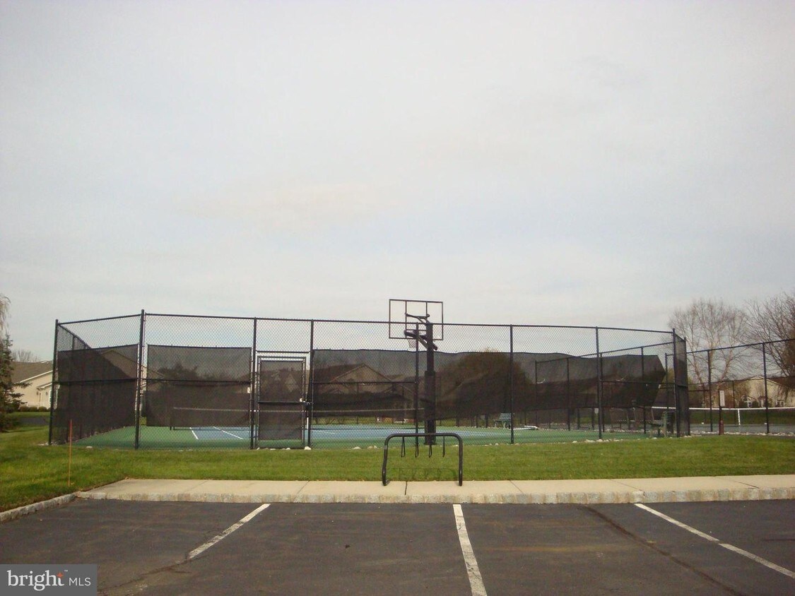 Primary Photo - 102 Shady Brook Dr