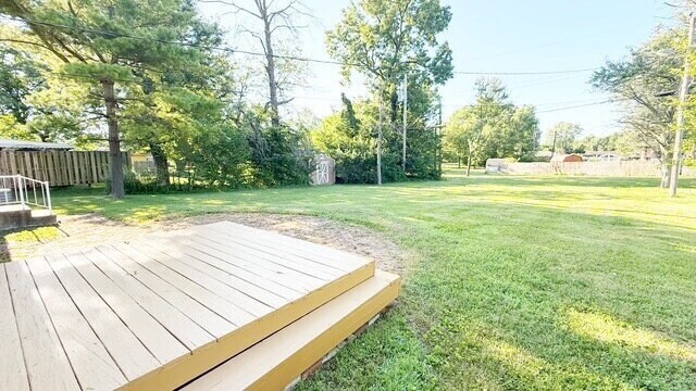 Foto del edificio - LAWRENCE 4 BEDROOM W/BASEMENT RECENTLY UPDATED!  AVAILABLE NOW!