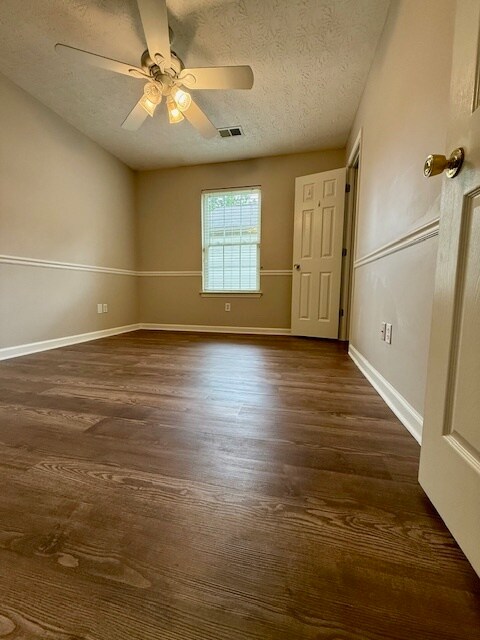 Dormitorio 2 - 516 Dabney Dr