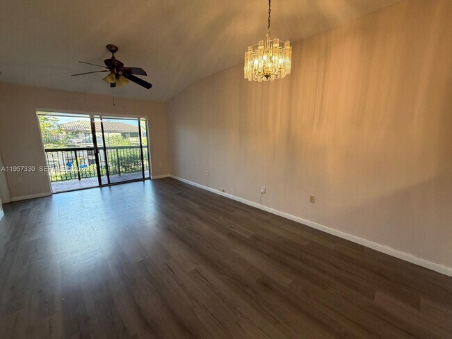 Foto del edificio - 9971 Nob Hill Pl