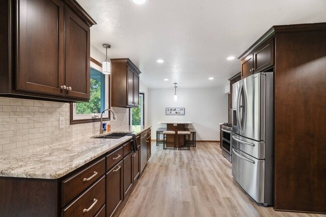 Building Photo - 1212 Circle Dr