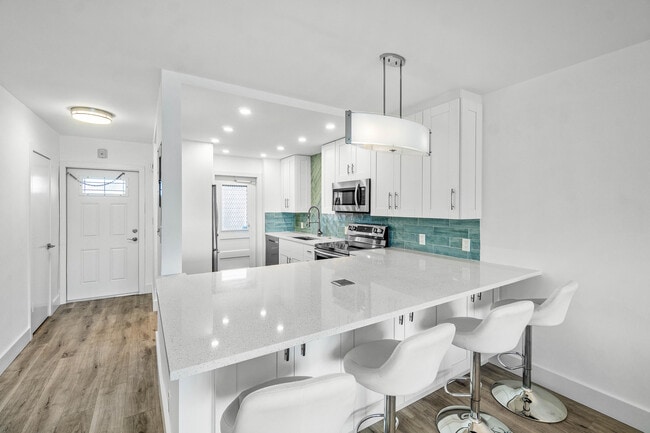 Foto del edificio - 698 NE Spanish River Blvd