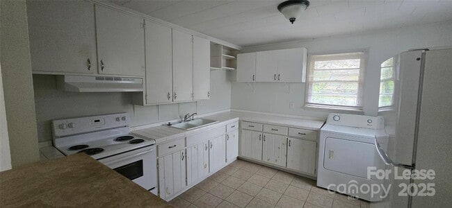 Building Photo - 508 Arlington Cir NW