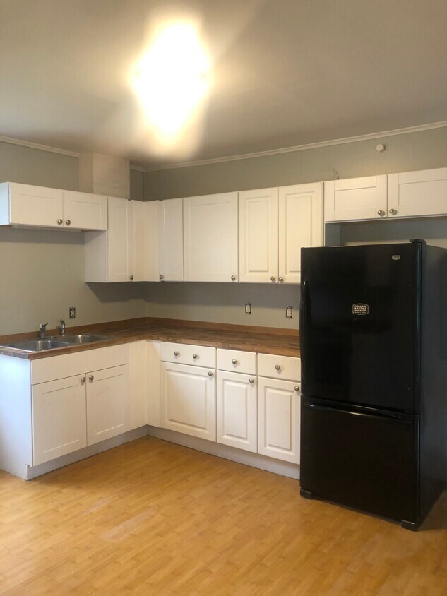 41 Walnut St Unit Floor 1, Northampton, MA 01060 Apartments in