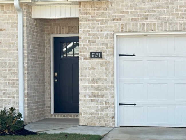 Building Photo - 6151 Feather Wy SE