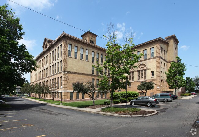 Building Photo - East Court Apartments