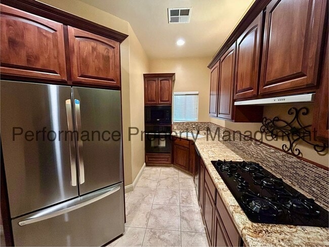 Building Photo - Gorgeous 2 Bed/2.5 Bath + Office w/ Lake V...