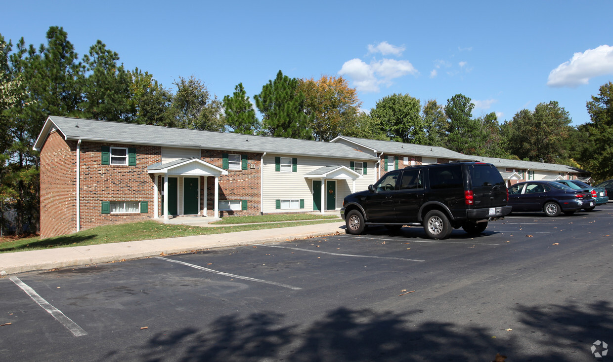 Building - Oakley Square Apartments