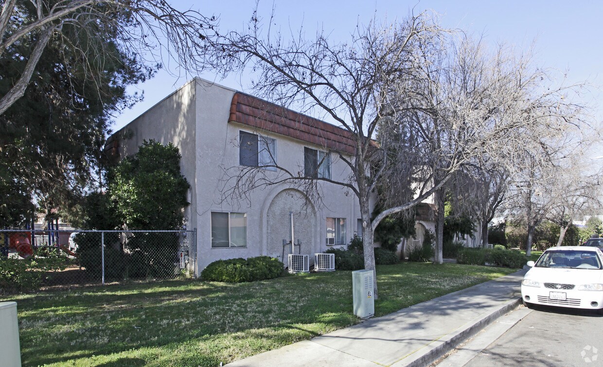 Foto del edificio - 935 Martin Dr