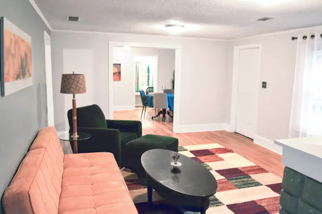 Foto principal - 2388 Young St SE