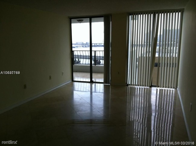 Foto del edificio - 555 NE 15th St