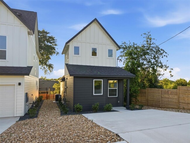 Building Photo - 2212 Yellow Jacket Ln