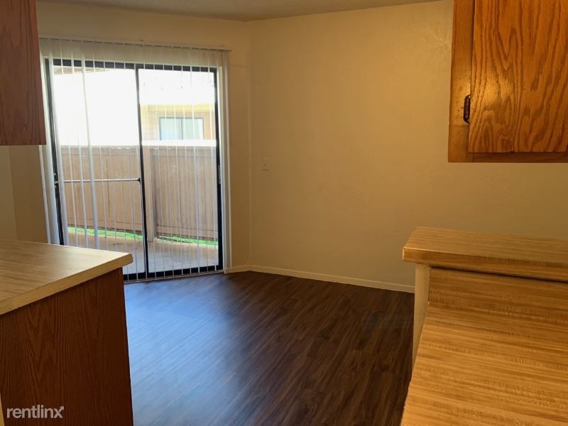 Primary Photo - 1 br, 1 bath Apartment - 4515 Maplewood Ave