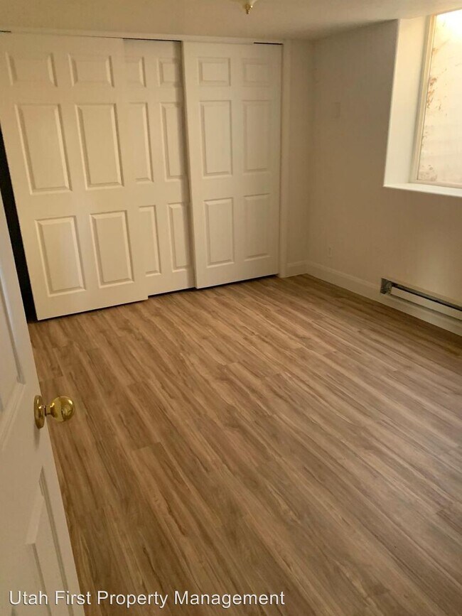 Building Photo - 164 N 400 W