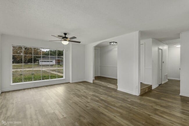 Foto del edificio - 2425 Belmont Blvd