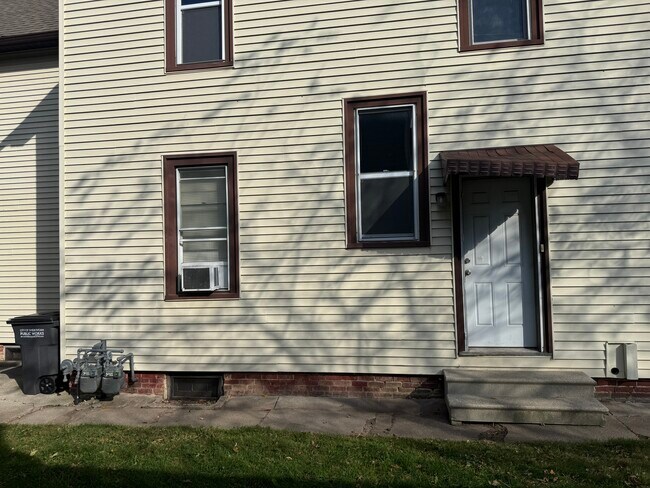 Side door to upper - 1413 Jefferson Ave