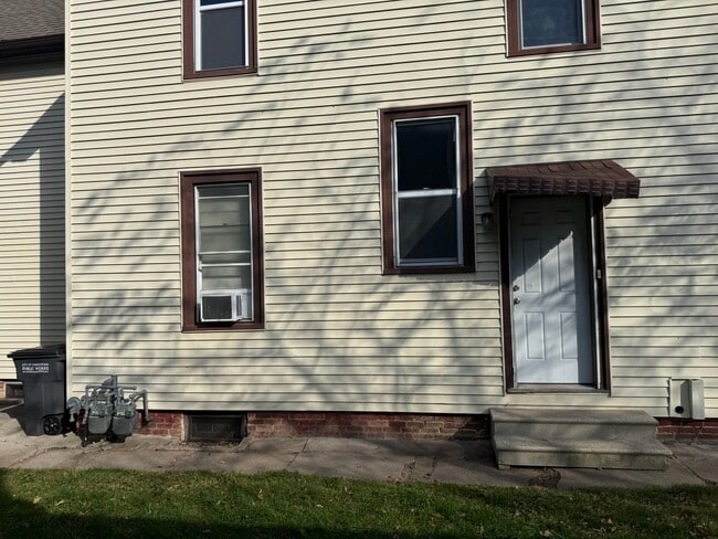 Side door to upper - 1413 Jefferson Ave