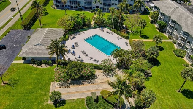 Building Photo - 2760 Banyan Rd