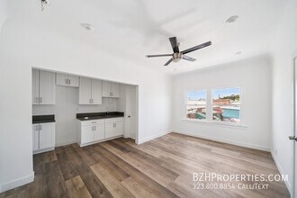 Building Photo - 1318 S Mariposa Ave