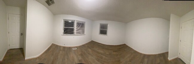 Foto del edificio - 4xxx Lees Corner Rd