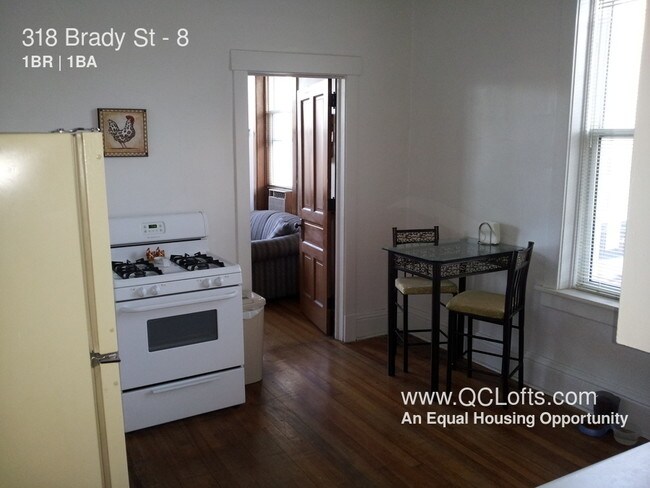 Foto del edificio - 318 Brady St