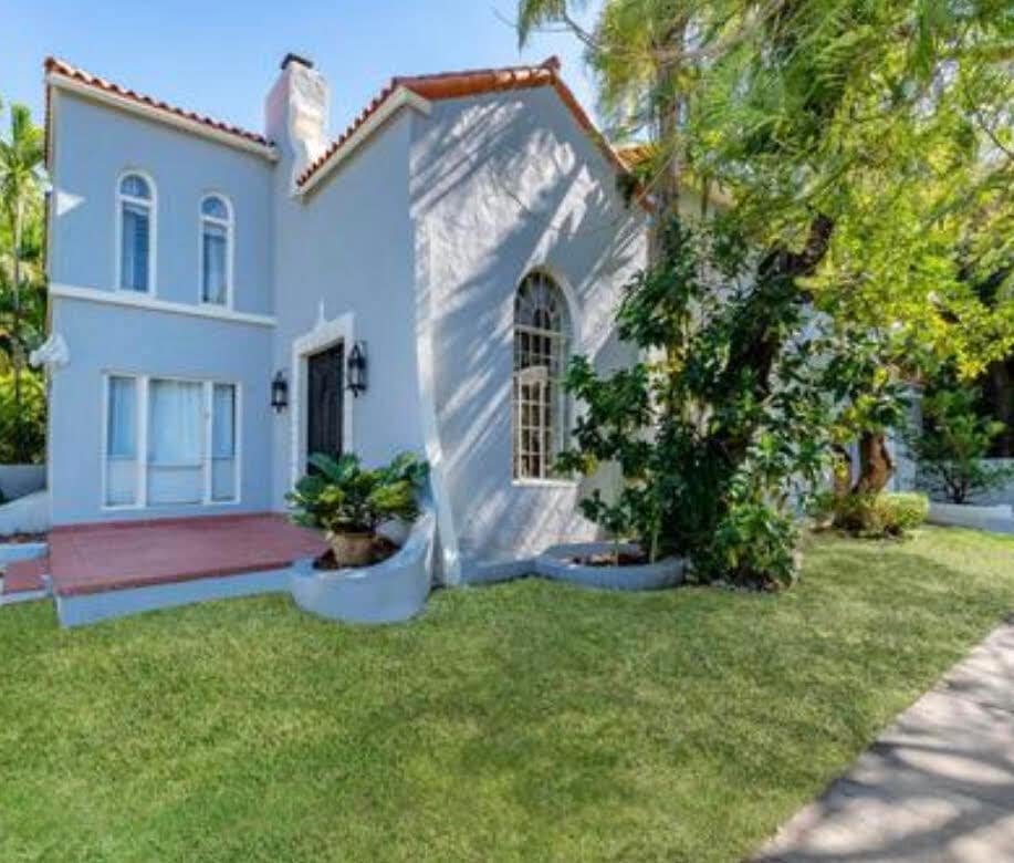 Photo - 100 NE 43rd St (Miami, FL)