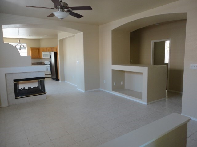 Foto del edificio - 10641 Primrose Arbor Avenue
