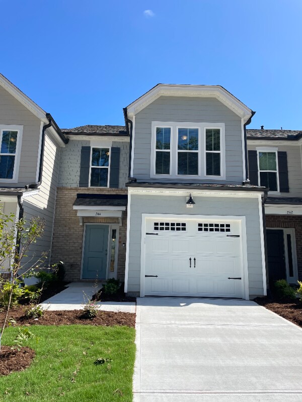 Foto principal - 244 Broomside Ave