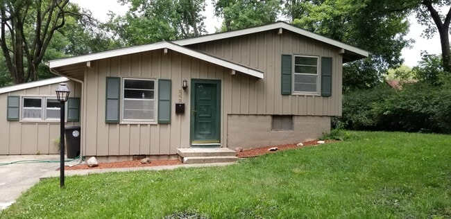 Building Photo - 202 Brookside Dr