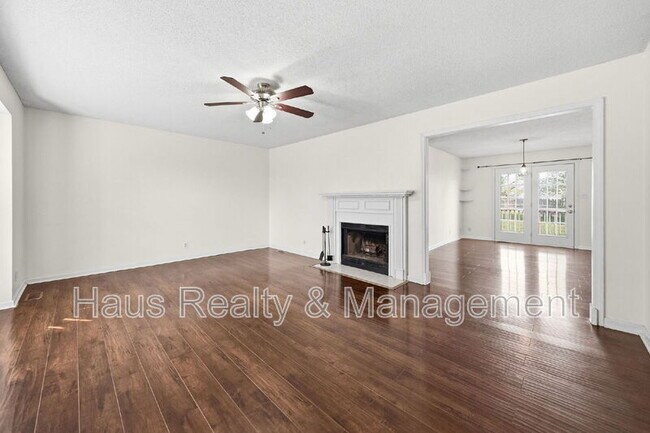 Foto del edificio - 1361 Jenny Ln