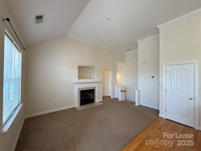 Foto del edificio - 15513 Goosefoot St