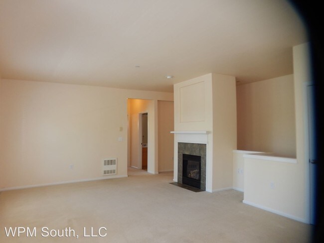 Building Photo - 4818 Davis Pl S