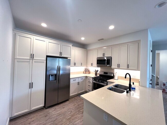 Foto del edificio - Upgraded Buellton End-Unit With Yard