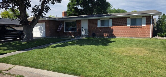 Building Photo - Updated 3 Bedroom, 2 Bathroom Home