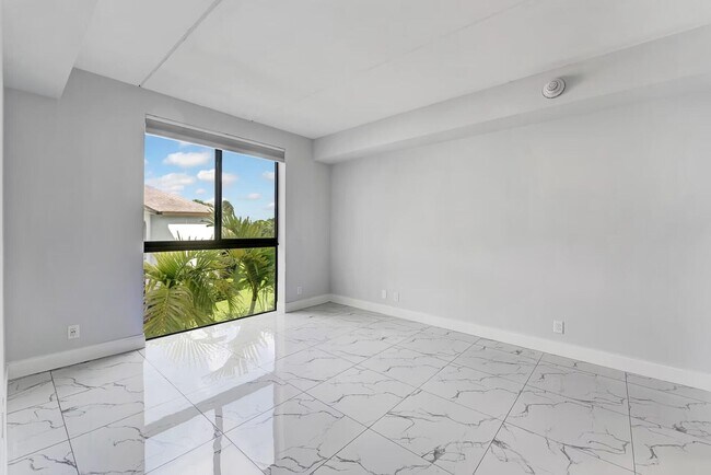 Foto del edificio - 250 W Hidden Valley Blvd
