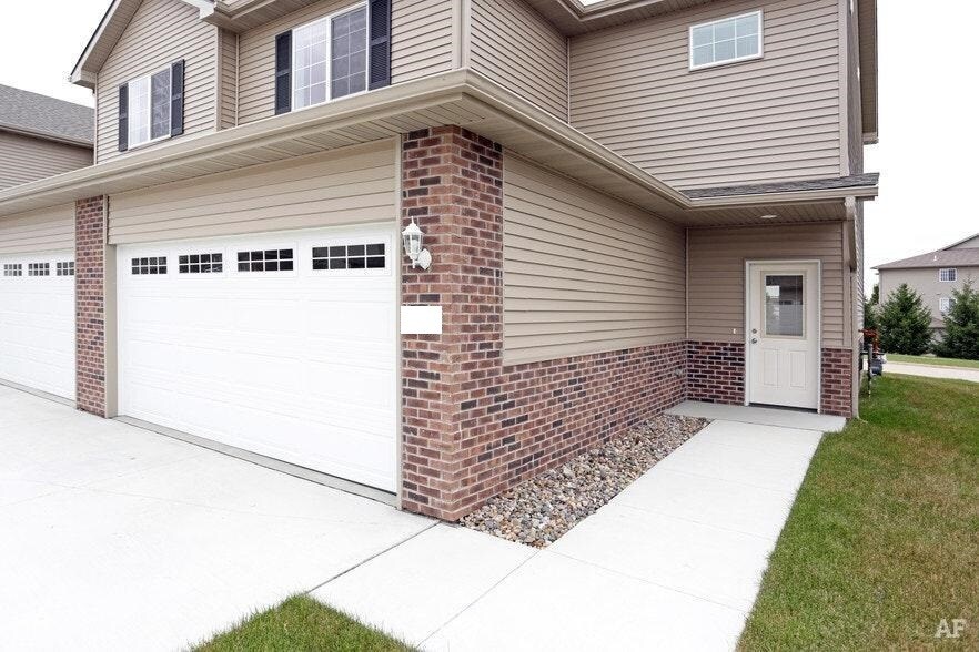 Foto principal - 905 SE 10th Ln