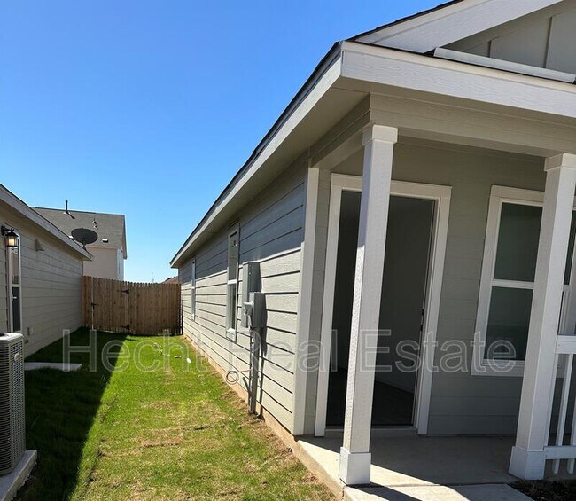 Foto del edificio - 5813 Texas Spur