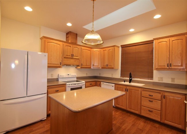 Building Photo - 65 Marigold Ln